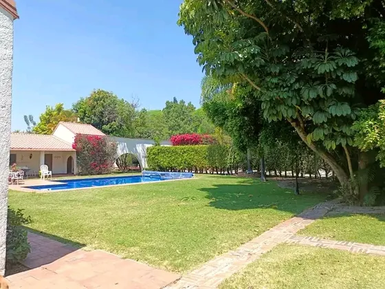 Casa Sola Jardín Maduro Vocación Múltiple 