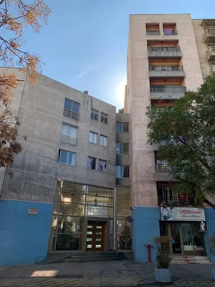 Dpto. 2 Dormitorios Barrio Brasil, Estacionamiento Y Bodega