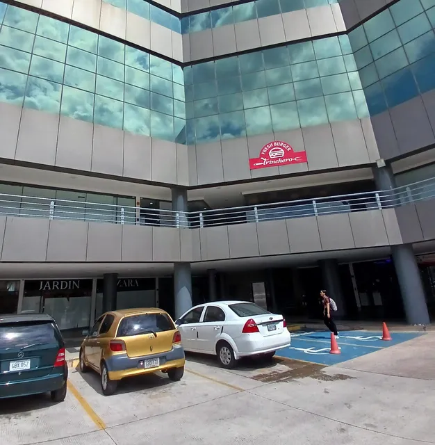 Local En Venta Centro Comercial Jardín Mañongo 