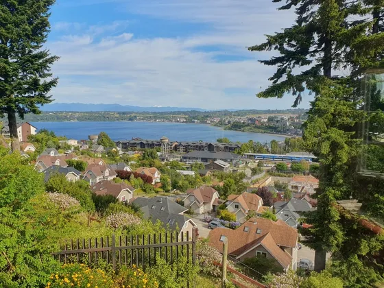 Vende Preciosa Casa, Con Espectacular Vista A Puerto Varas!!