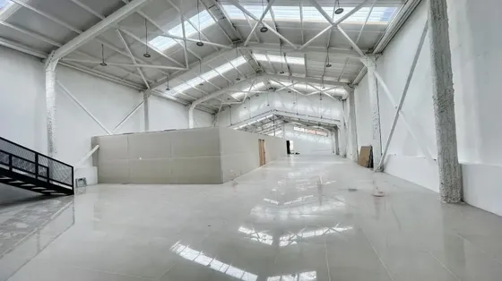 Estupendo Local Comercial Con Amplia Bodega