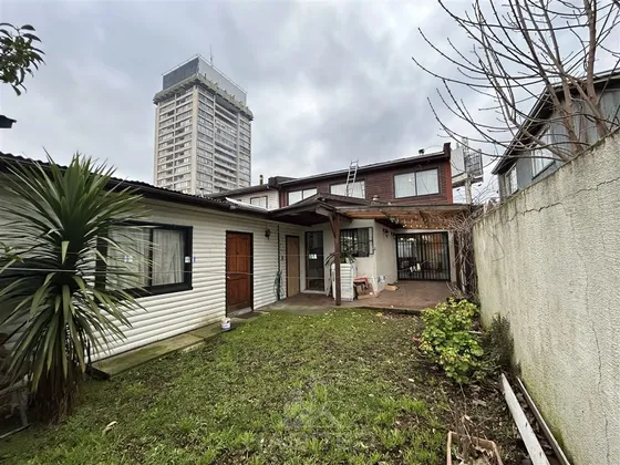 Amplia Casa En Venta De 6 Dormitorios En Temuco