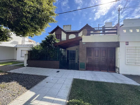 Venta Casa Santa Fe - 4 Dormitorios - Guadalupe