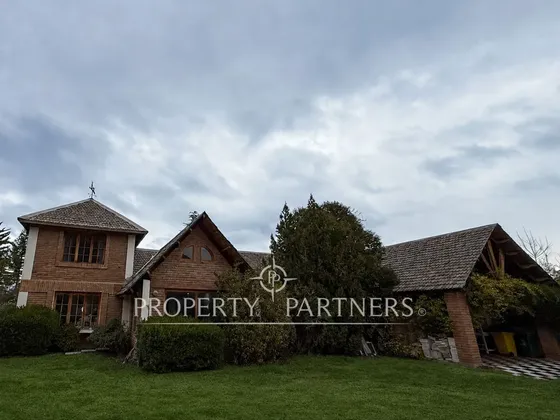Acogedora Casa En Parcela De 5.450m², Quincho Y P...