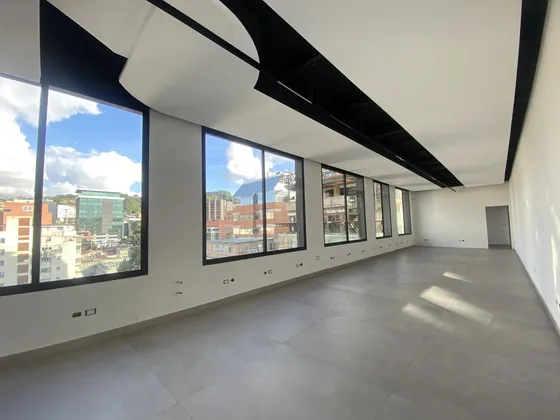 Local Comercial En Venta En Las Mercedes De 240m2