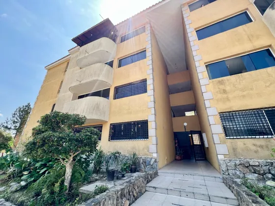 Apartamento En La Entrada Lomas Del Rocio Naguanagua, Con Clima De Montaña Totalmente Equipado. El Conjunto Cuenta Con Doble Anillo De Seguridad, Pozo De Agua, Dapo
