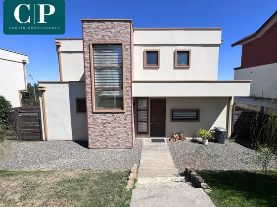 Preciosa Casa 4d-4b Con Vista Y Piscina En Pingueral