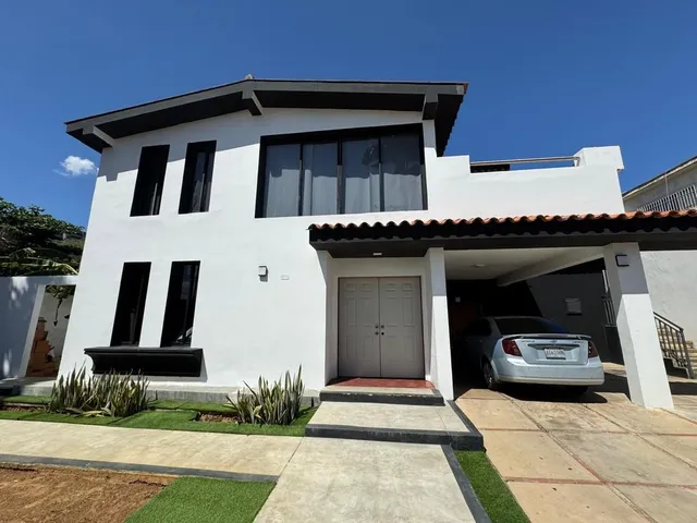 (hl28) Vendo Hermosa Casa En Lomas Del Este Calle Cerrada 