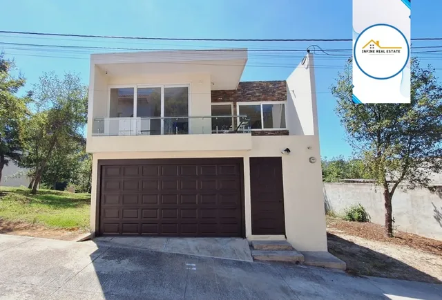 Se Vende Hermosa Casa De Estilo Cómodo Y Moderno. Ubicada En Excelente Zona Residencial De San Lucas Sacatepéquez 
