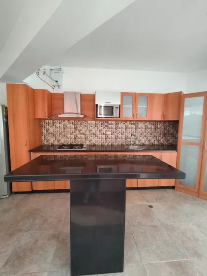 Apartamento En Res. Ramsés Ii Urb. Los Mangos, Valencia. Fcaballero