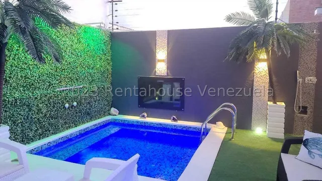 Daniela Linarez Vende Casas De Lujo Al Este De Barquisimeto Equipada Y Amoblada Con Vigilancia Las 24 Horas Posee 400m2 Posee Piscina Gas Directo Y Agua Permanente Comunicate