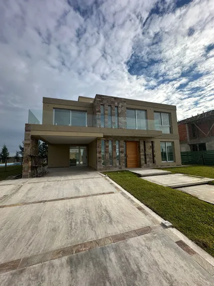 Venta Dueño Directo - Casa A Estrenar Moderna 5 Ambientes Barrio Privado Terralagos, Canning