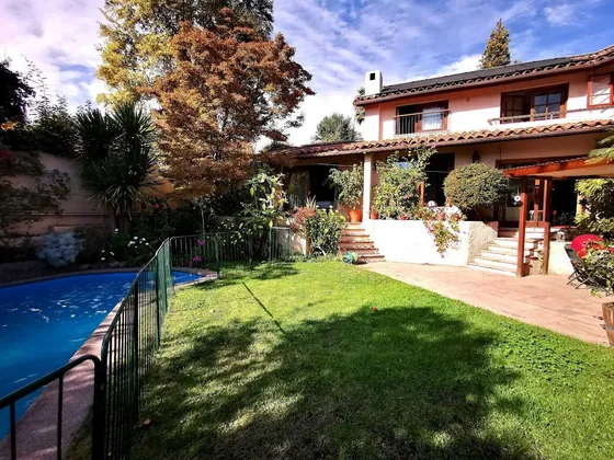 Amplia Y Luminosa Casa En Venta//las Condes (74604)