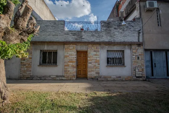 Venta Casa 3 Amb Con Cochera Y Terraza En Caseros