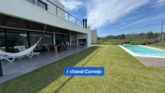 Casa Con Pileta En Puertos, Acacias