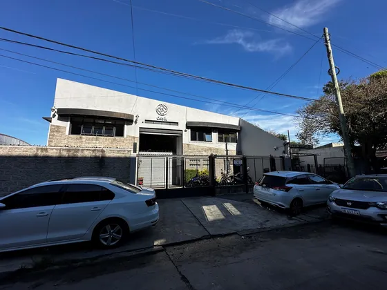 Galpón Industrial En Ituzaingó 410m2