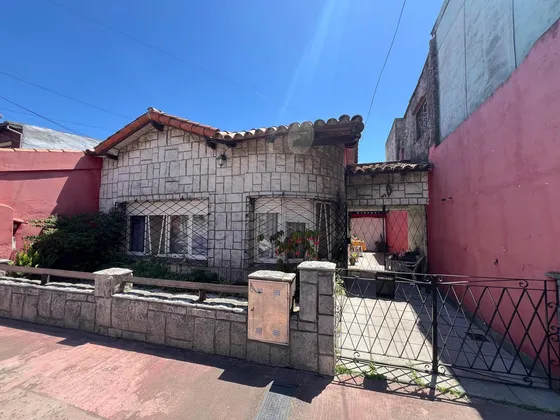 Amplia Casa A La Venta En Villa Dominico