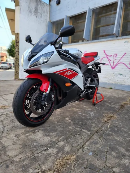 Yamaha R6