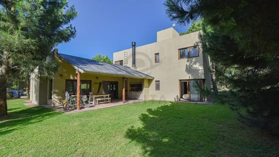 Casa En Venta En Costa Esmeralda, Barrio Ecuestre
