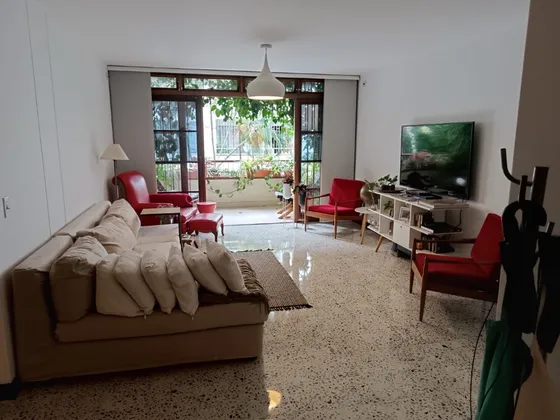 Lindo Apartamento En Suramericana, Con Excelente Ubicación. Código 32