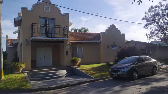 Casa En Venta - 3 Dormitorios 2 Baños - Cochera - 680mts2 - San Miguel Del Monte