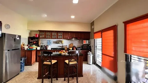 Casa Centrica En Colon Entre Rios - Muy Buen Estado 