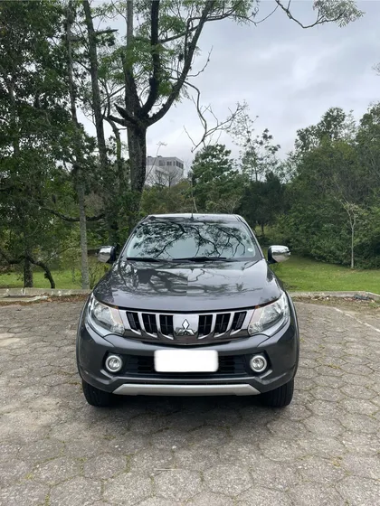 Mitsubishi L200 2.4 Triton Sport Hpe Cab. Dupla 4x4 Aut. 4p