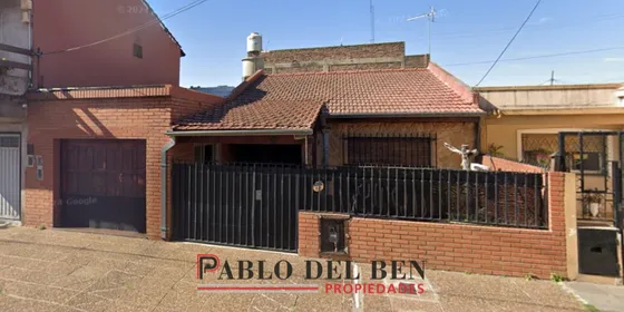 En Venta Casa De 3 Ambientes Garage Pileta En San Justo 
