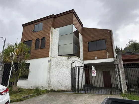 Casa En Arriendo De 15 Oficinas. En Puerto Montt