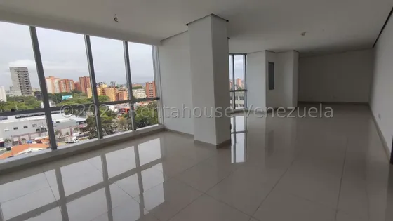 % En Alquiler Espectacular Oficina, En Barquisimeto Zona Este, 2f17487, Con Acabados Modernos, En Optimas Condiciones, Amplia, Contactame!