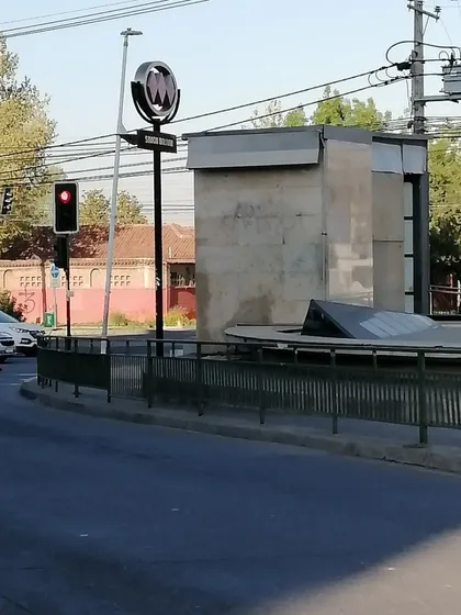 1 Privado, 1 Baño, Recepción, Prox Estación Simón Bolívar