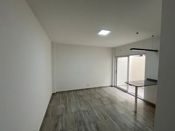 Dueño Directo Vende, Monoambiente Con Patio Hecho A Nuevo Sin Comision Inmobiliaria