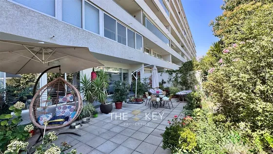 Departamento En Venta De 2 Dorm. En Las Condes