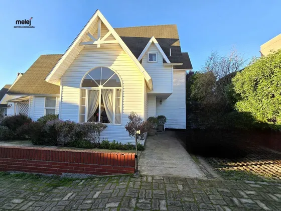 Se Vende Cómoda Casa En Condominio, Concón