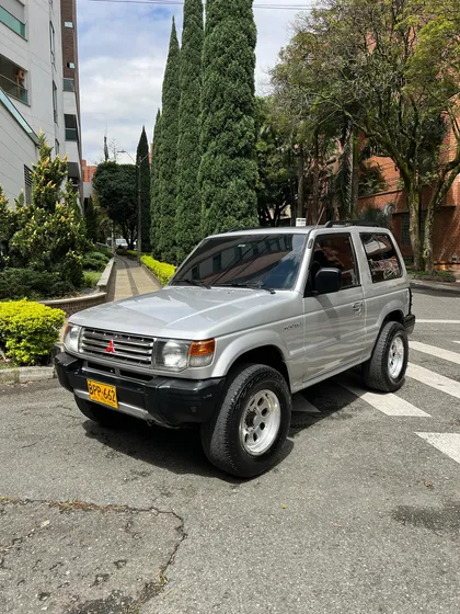 Mitsubishi Montero 2.4 Hard Top Mecánico Gasolina