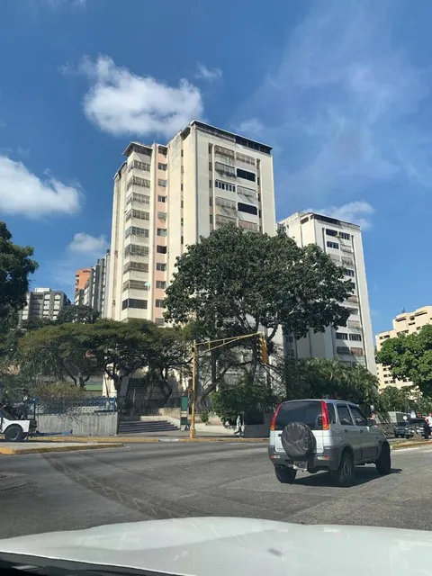 En Venta Hermoso Apartamento En Macaracuay, Ubicado En La Av. Principal. Solo Cliente Directo. (r.o)