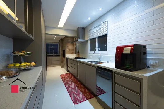 Vendo Esse Apartamento Lindo E Reformado  Aqui No Reserva Mairare 171m2 Andar Alto E Vista Para O Verde, O Apartamento Tem Muito Moveis Planejados Praticamente Novos, Eletrodomesticos, Som No Teto