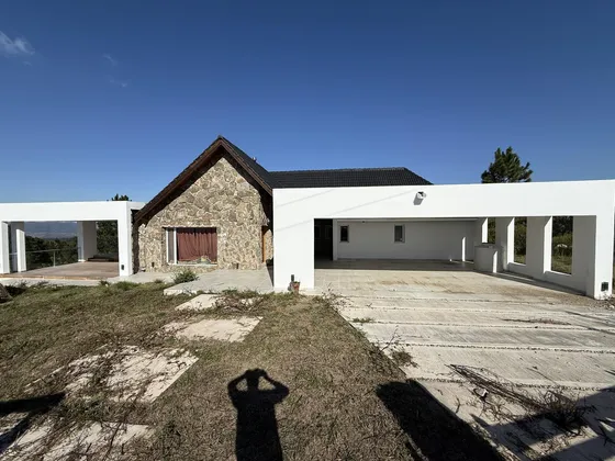 Casa  De Categoria En Venta- Loma Del Tigre Calamuchita