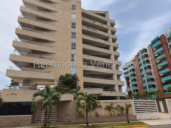 Se Ofrece En Venta Acogedor Y Amplio Penthouse Ubicado En Puerto Encantado Higuerote