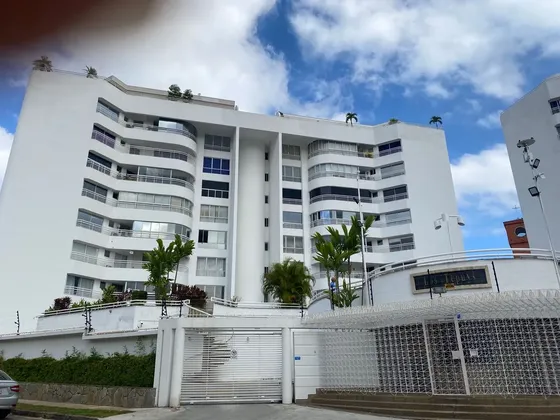 Espectacular  Y Exclusivo Pent House Ubicado En Res Los Tepuys Un Conjunto Que Ofrece Autonomía Total, Hermosa Área De Esparcimiento, Totalmente Amoblado Y En Perfecto Estado De Conservación.