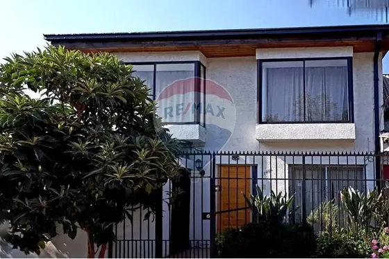 Se Vende Casa De 2 Pisos En Alameda De Talca