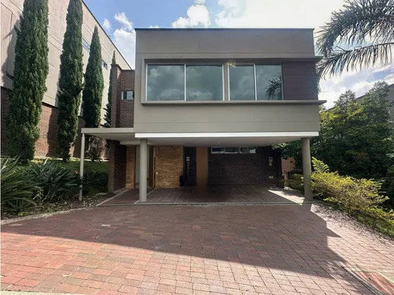 Vendo Espectacular Casa En La Calleja - Envigado.