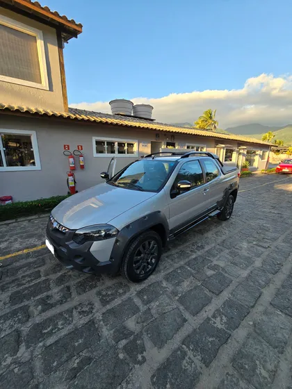 Fiat Strada 1.8 16v Adventure Cab. Dupla Flex 3p
