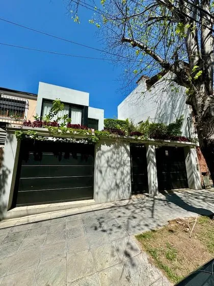 Casa En  Venta En El Corazon De La Lucila
