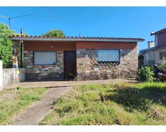 Venta De Casa Con Terreno 2 Dormitorios En Pando.