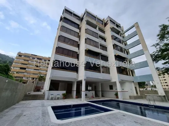 Apartamento Tipo Pent-house Con 3 Niveles En Venta En Caribe. Mls #25-24354.