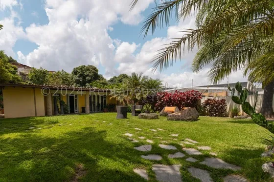 Excelente Quinta, En Venta En Prados Del Este, Moderna , Iluminada, Fresca, Con Amplios Espacios Y Areas Sociales.vi Mls #25-1573