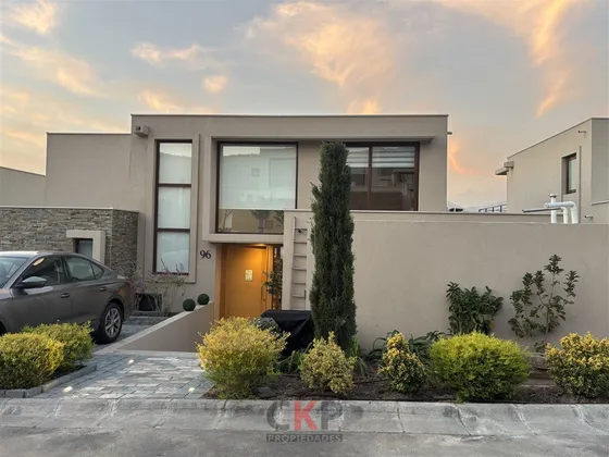 Casa En Condominio En Chicureo/ 4 Dormitorios