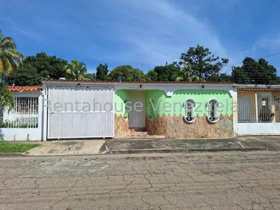 Casa En Venta En Santa Cruz Aragua 25-8125 Irrr