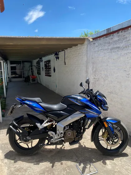 Rouser Ns 200